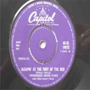 Download Tennessee Ernie Ford - Sleepin' At The Foot Of The Bed
