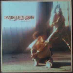 Download Danielle Messia - Carnaval
