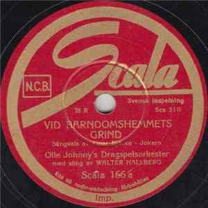 Download Olle Johnny's Dragspelsorkester - Vid Barndomshemmets Grind / I Den Blånande Högsommarnatt